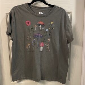 Doe - Gray Graphic T-Shirt with Mushroom Design